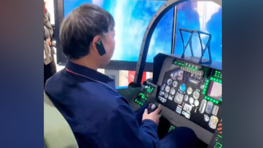 解鎖“超酷”模擬飛行，和大國工匠一起飛向云端！