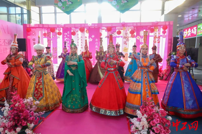 3月7日，呼和浩特市總工會舉行慶祝“三八”國際勞動婦女節(jié)活動。圖為活動現(xiàn)場。 呼和浩特市總工會供圖