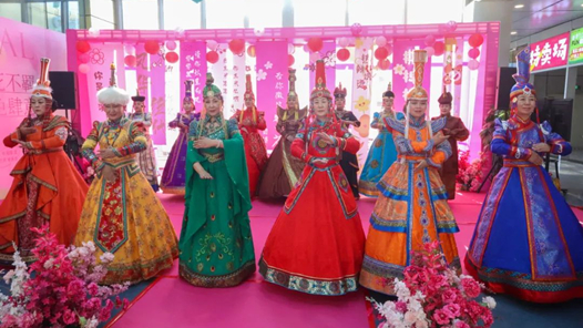 呼和浩特市總工會舉行慶?！叭恕眹H勞動婦女節(jié)活動