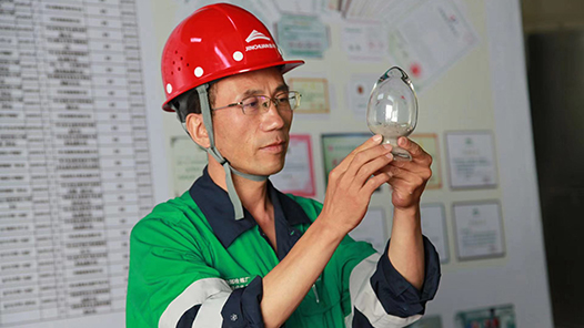 身邊的大國工匠｜滴水掘金，為產(chǎn)業(yè)強(qiáng)國貢獻(xiàn)“工業(yè)維生素”