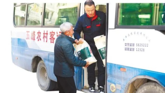 筑夢現(xiàn)代化 共繪新圖景·勞動者之歌｜一個人 一臺車 一條路