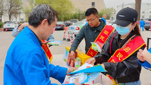 呼和浩特市總工會深入企業(yè)開展《職業(yè)病防治法》宣傳活動