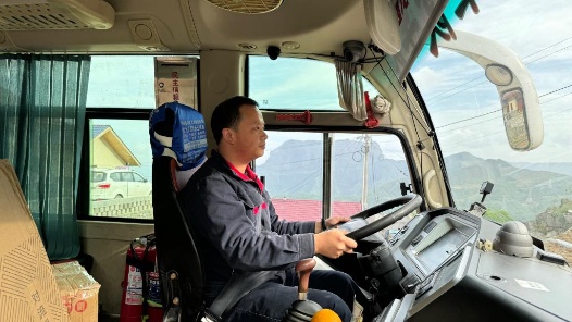 筑夢現(xiàn)代化 共繪新圖景·勞動者之歌｜鄧蘭舟：深山路上的“幸福速遞員”