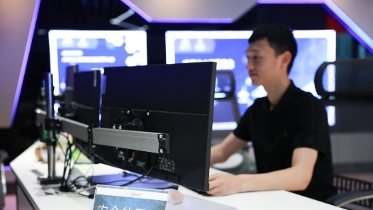 筑夢現(xiàn)代化 共繪新圖景·勞動者之歌 | 網(wǎng)絡(luò)世界的隱形守護(hù)者