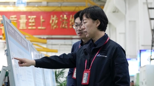 筑夢現(xiàn)代化 共繪新圖景·勞動者之歌丨王璐璐：飛機“小心臟”的手術(shù)師