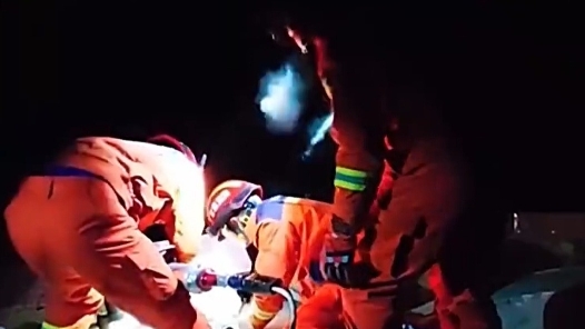 勞動者之歌丨穿上“火焰藍(lán)” 他赴湯蹈火保群眾安康