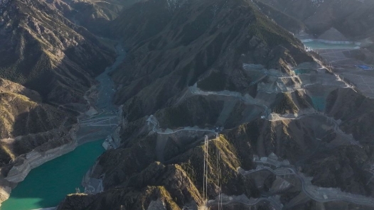 筑夢現(xiàn)代化 共繪新圖景·勞動者之歌｜天山深處的青春“熱能”
