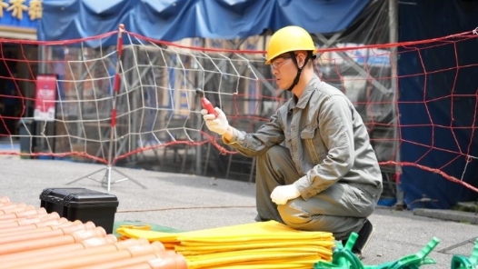 筑夢現(xiàn)代化 共繪新圖景·勞動者之歌｜勇立“刀鋒” 守護(hù)萬家燈火