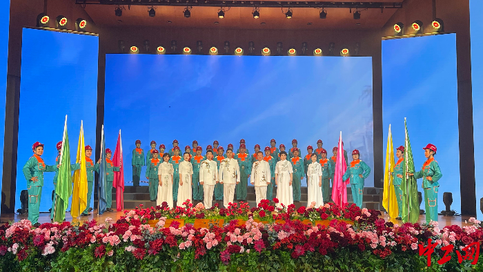 4月25日，職工戲曲合唱隊(duì)在中國國家圖書館表演