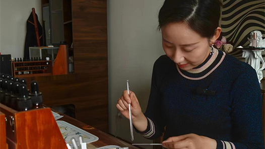 千職百態(tài)｜接觸氣味上萬種 走進調(diào)香師的“魔法世界”