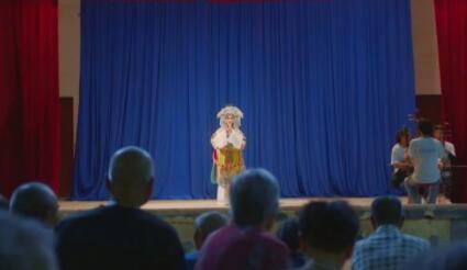 何以中國(guó) 行走河南丨直播間里“搭戲臺(tái)” 河南這群年輕人開啟豫劇傳承“第二舞臺(tái)”