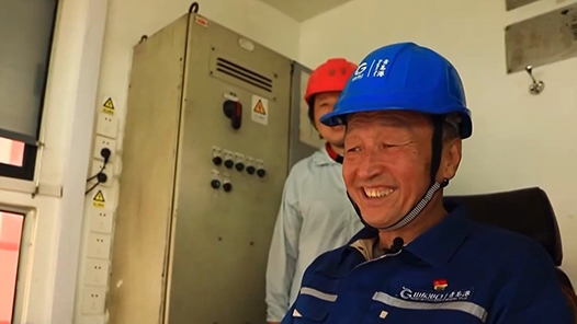 一身絕活、九次刷新世界紀(jì)錄！他說中國工人的脊梁不能軟