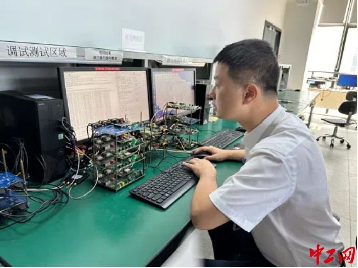 工作中的劉勇。中工網(wǎng)記者姚怡夢(mèng) 攝