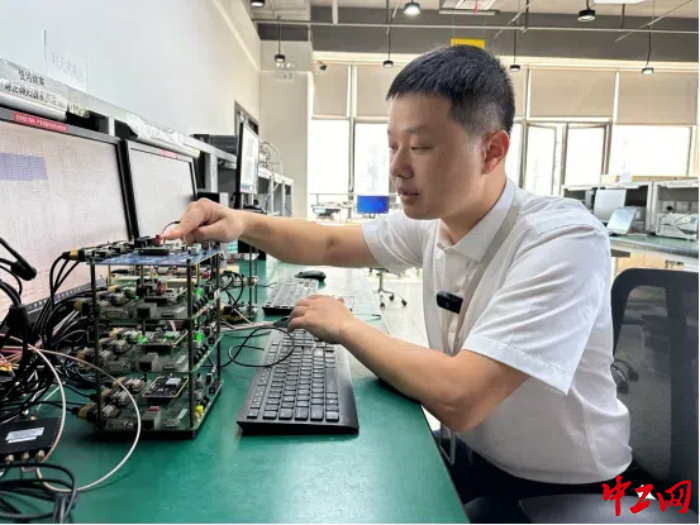 工作中的劉勇。中工網(wǎng)記者姚怡夢(mèng) 攝1