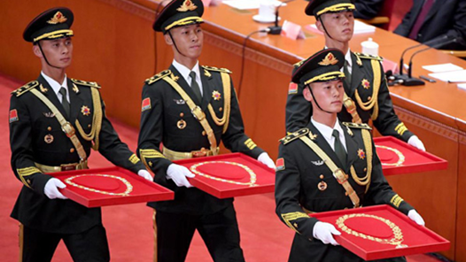 新華時(shí)評丨致敬！向最閃亮的星