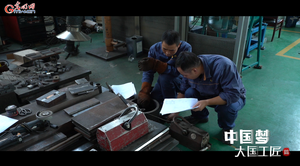 中國夢·大國工匠篇丨歐勇:在鋼鐵上“縫針”的焊匠 中國夢·大國工匠篇丨歐勇:在鋼鐵上“縫針”的焊匠