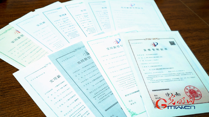 中國(guó)夢(mèng)·大國(guó)工匠篇︱羅軍:磨刀不誤車床工 0.01毫米彰顯真功夫 中國(guó)夢(mèng)·大國(guó)工匠篇︱羅軍:磨刀不誤車床工 0.01毫米彰顯真功夫