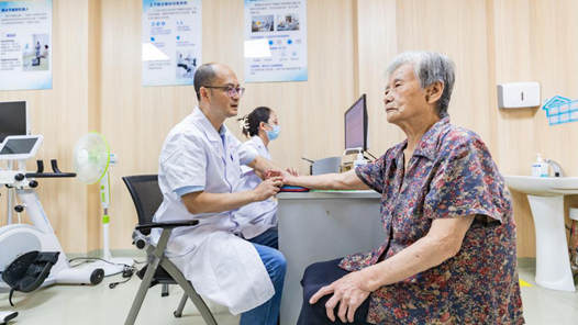 奮進強國路 闊步新征程丨“家門口”社區(qū)醫(yī)院里的新故事