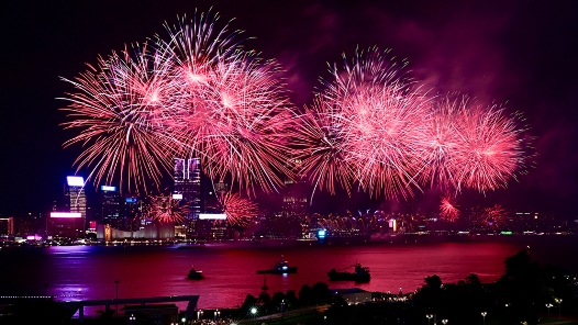 歡度佳節(jié) 祝福祖國——港澳同胞慶祝新中國75周年華誕