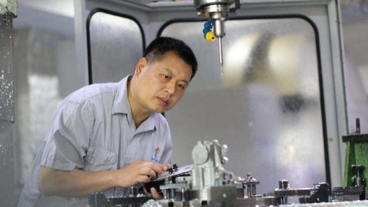 中國夢·大國工匠篇丨鄧元山：耕耘航發(fā)路 鑄造“中國心”