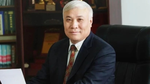 輝煌75載 與共和國(guó)同成長(zhǎng)的勞動(dòng)模范｜領(lǐng)航者曹和平：以勞模精神書寫新中國(guó)商業(yè)傳奇