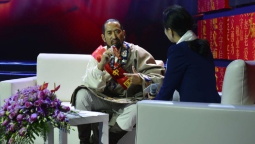 輝煌75載 與共和國(guó)同成長(zhǎng)的勞動(dòng)模范 | 其美多吉：安全行駛140多萬(wàn)公里，看“雪線郵使”如何書寫職業(yè)傳奇