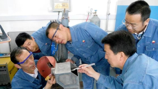 輝煌75載 與共和國(guó)同成長(zhǎng)的勞動(dòng)模范丨谷剛：弘揚(yáng)工匠精神 推進(jìn)后續(xù)人才薪火相傳