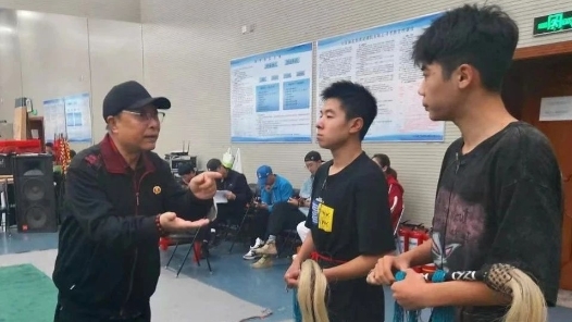 輝煌75載 與共和國(guó)同成長(zhǎng)的勞動(dòng)模范｜劉曉鵬：用一部部走進(jìn)群眾心坎里的文藝精品“贏回觀眾”