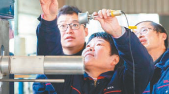 輝煌75載 與共和國(guó)同成長(zhǎng)的勞動(dòng)模范 | 于素梅：科技戰(zhàn)線上的鏗鏘玫瑰