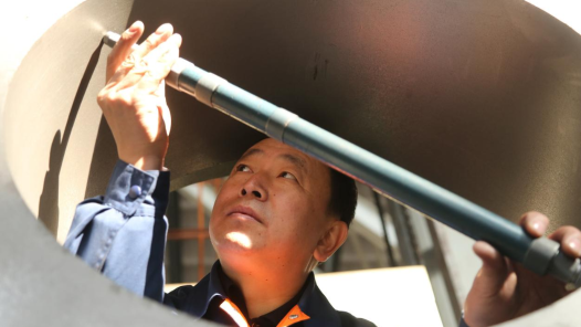 輝煌75載 與共和國(guó)同成長(zhǎng)的勞動(dòng)模范 | “鏜工大王”吳作國(guó)：一顆“匠心”追求著專業(yè)極致