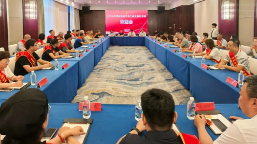 內(nèi)蒙古呼和浩特市總工會組織45名勞模及五一勞動獎?wù)芦@得者進(jìn)行療休養(yǎng)