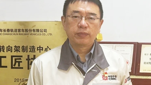 輝煌75載 與共和國(guó)同成長(zhǎng)的勞動(dòng)模范 | 李萬(wàn)君：焊花璀璨 鑄就時(shí)代輝煌