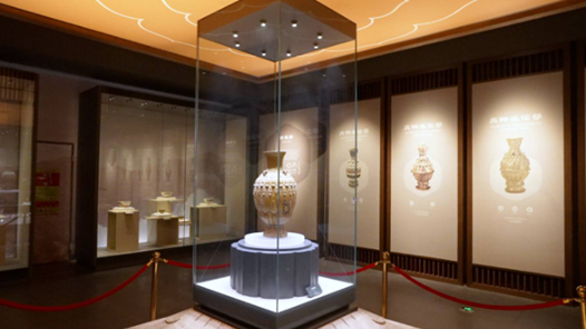 何以中國(guó)｜“美神”青釉蓮花尊出道記