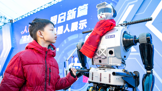 李強(qiáng)在政府工作報告中提出，加快高水平科技自立自強(qiáng)