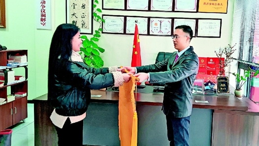 工會律師全程協(xié)助 她拿回了父親的164萬元工亡賠償