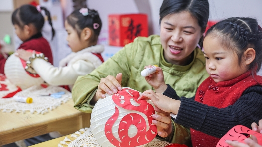 李強(qiáng)在政府工作報告中提出，更大力度保障和改善民生