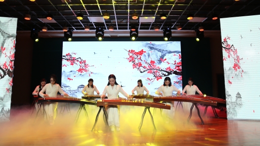 吉林省慰問勞動(dòng)模范文藝展演舉行 同時(shí)啟動(dòng)職工文化藝術(shù)季活動(dòng)