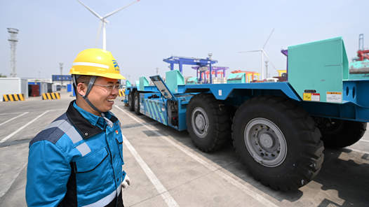 我和人工智能做“同事”①丨生產(chǎn)一線來了機(jī)器人“同事”