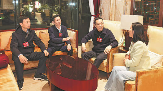 兩會影像丨多方合力 深化“產(chǎn)改”