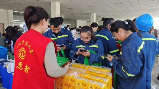 包頭市總工會(huì)：“國(guó)家安全+普惠服務(wù)”進(jìn)企業(yè)