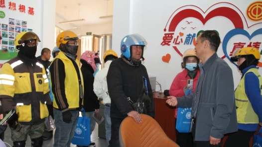 固原市原州區(qū)總工會(huì)為外賣小哥打造沉浸式法治課堂