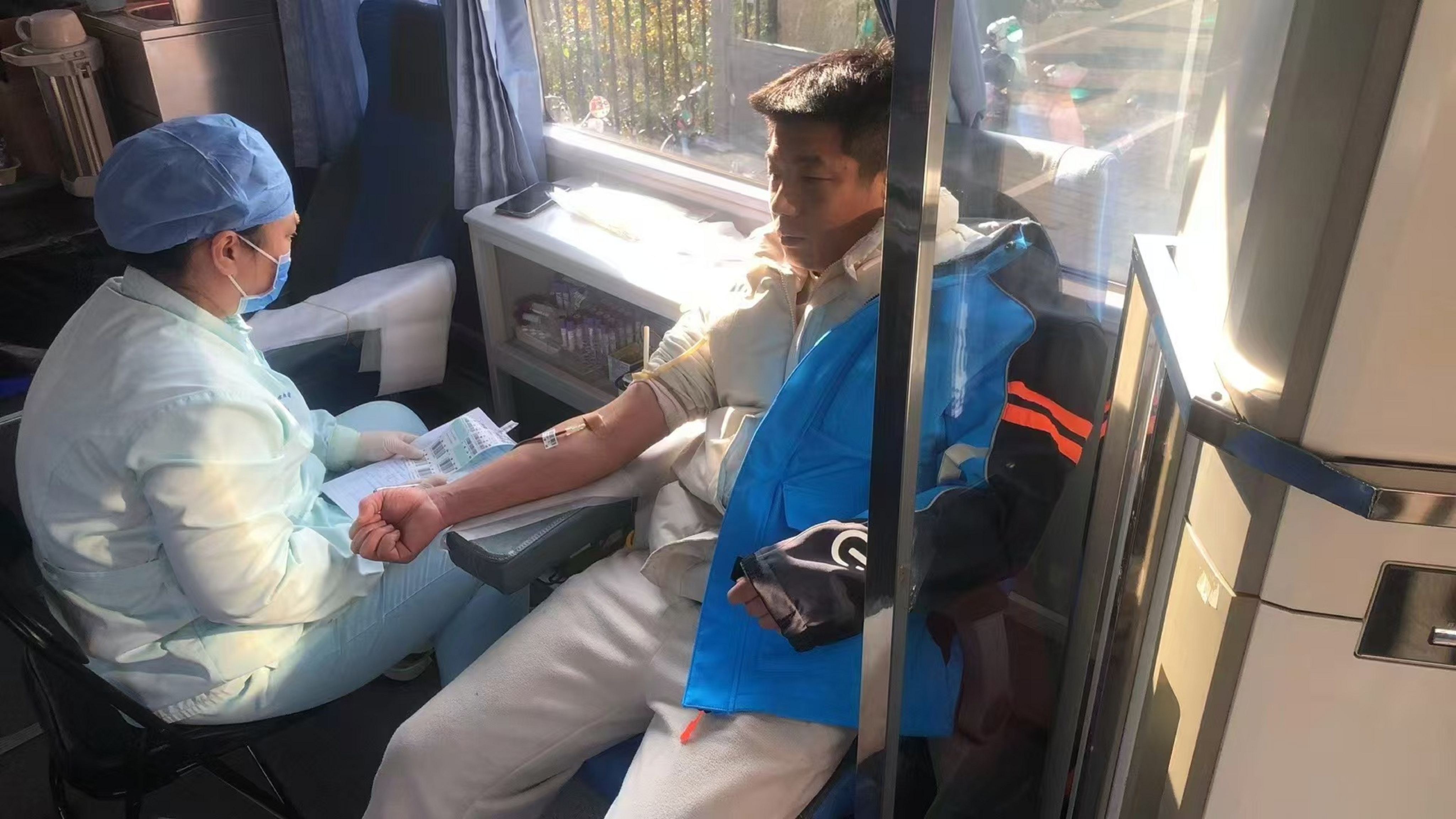 王志強(qiáng)積極參與獻(xiàn)血活動(dòng)