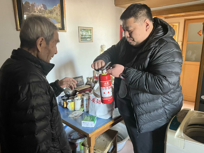 工作照 (3) 工作照 (3)