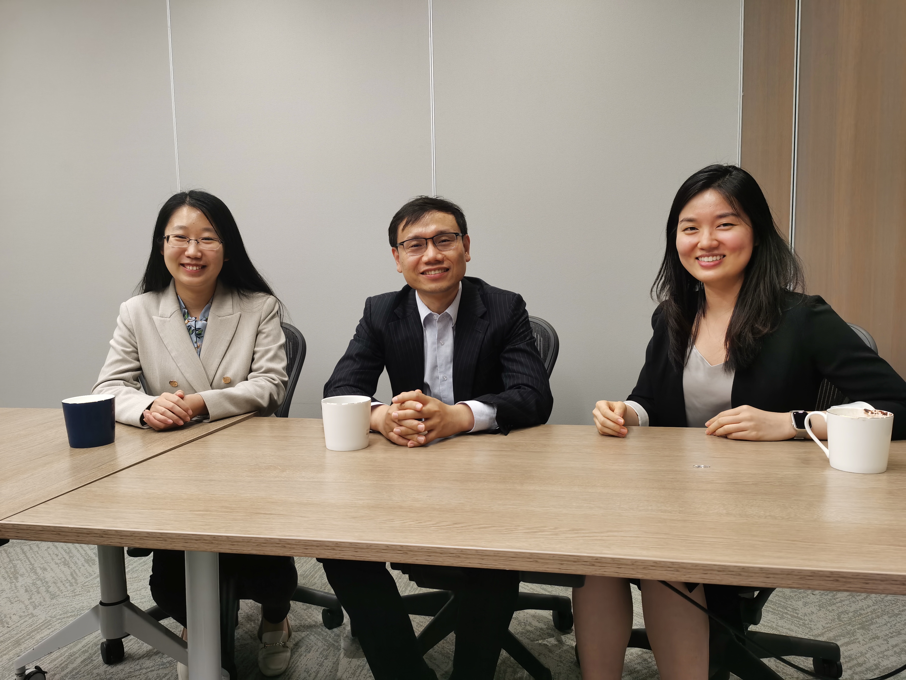 2022年7月2日凌晨，新加坡亞化集團(tuán)訴中國政府投資仲裁案開庭結(jié)束后與同事合影