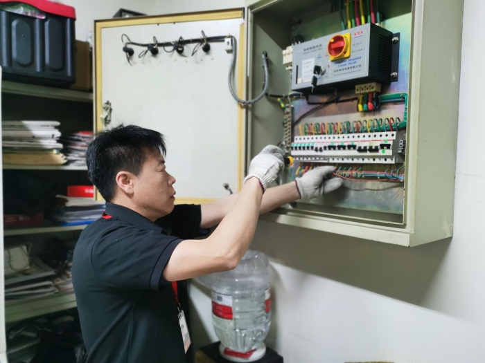 任德彪(工作照2) 任德彪(工作照2)