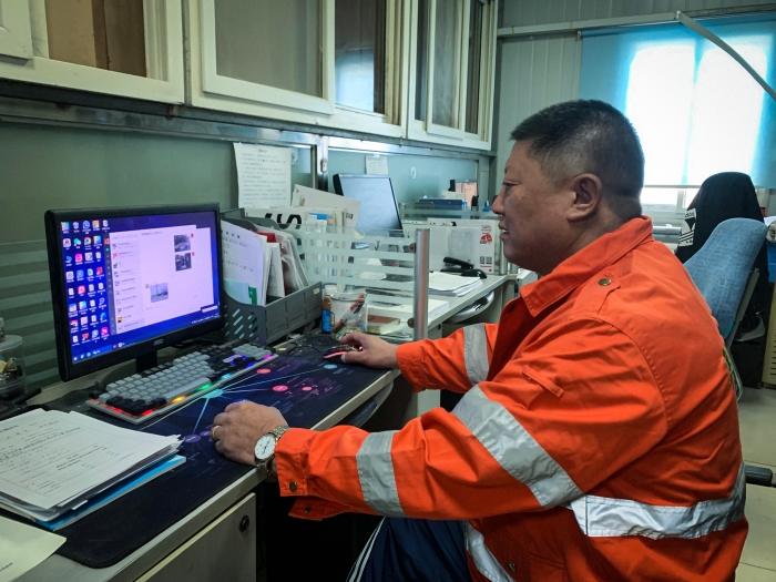 工作 (3) 工作 (3)