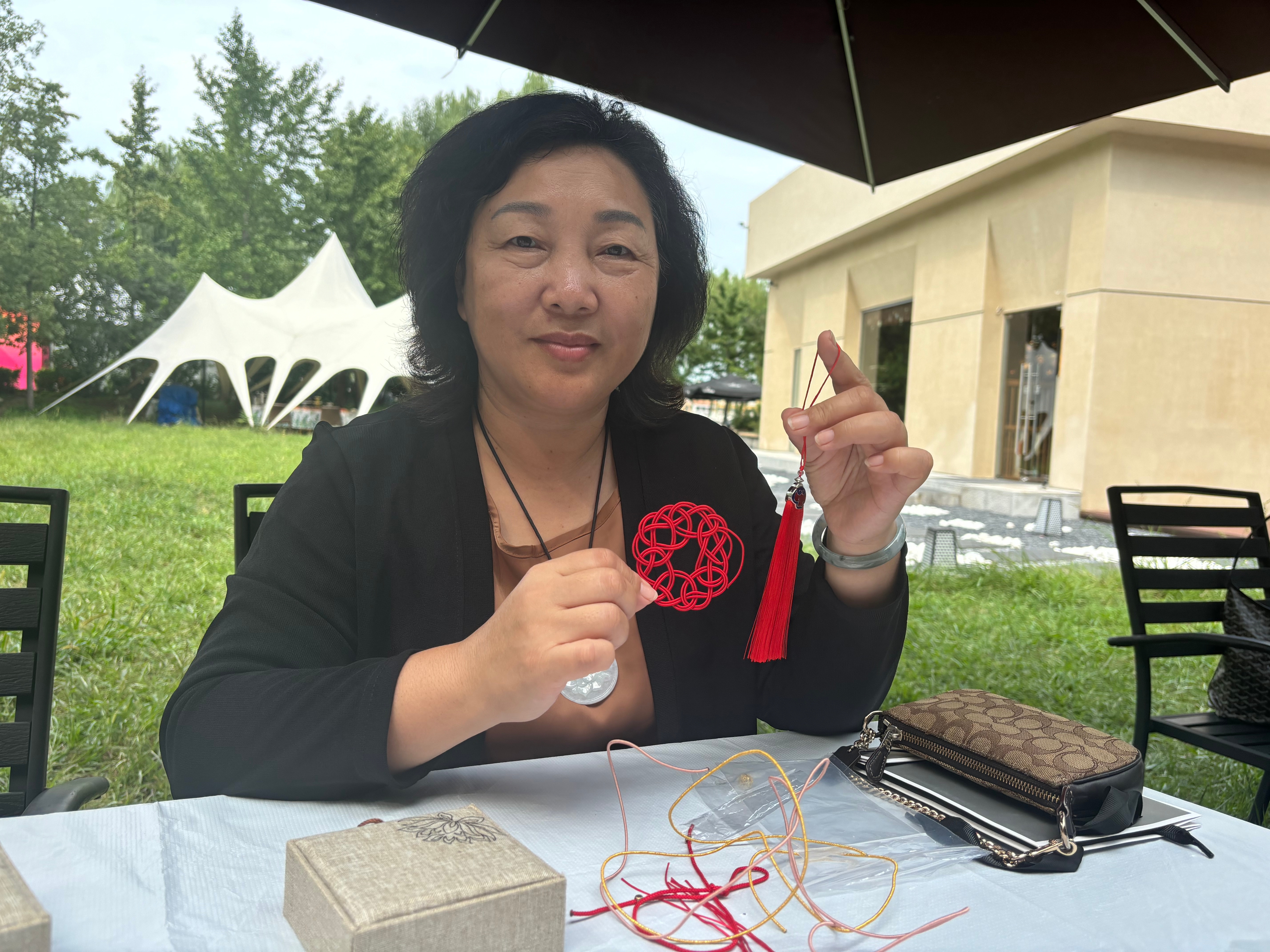 張艷同志工作照1