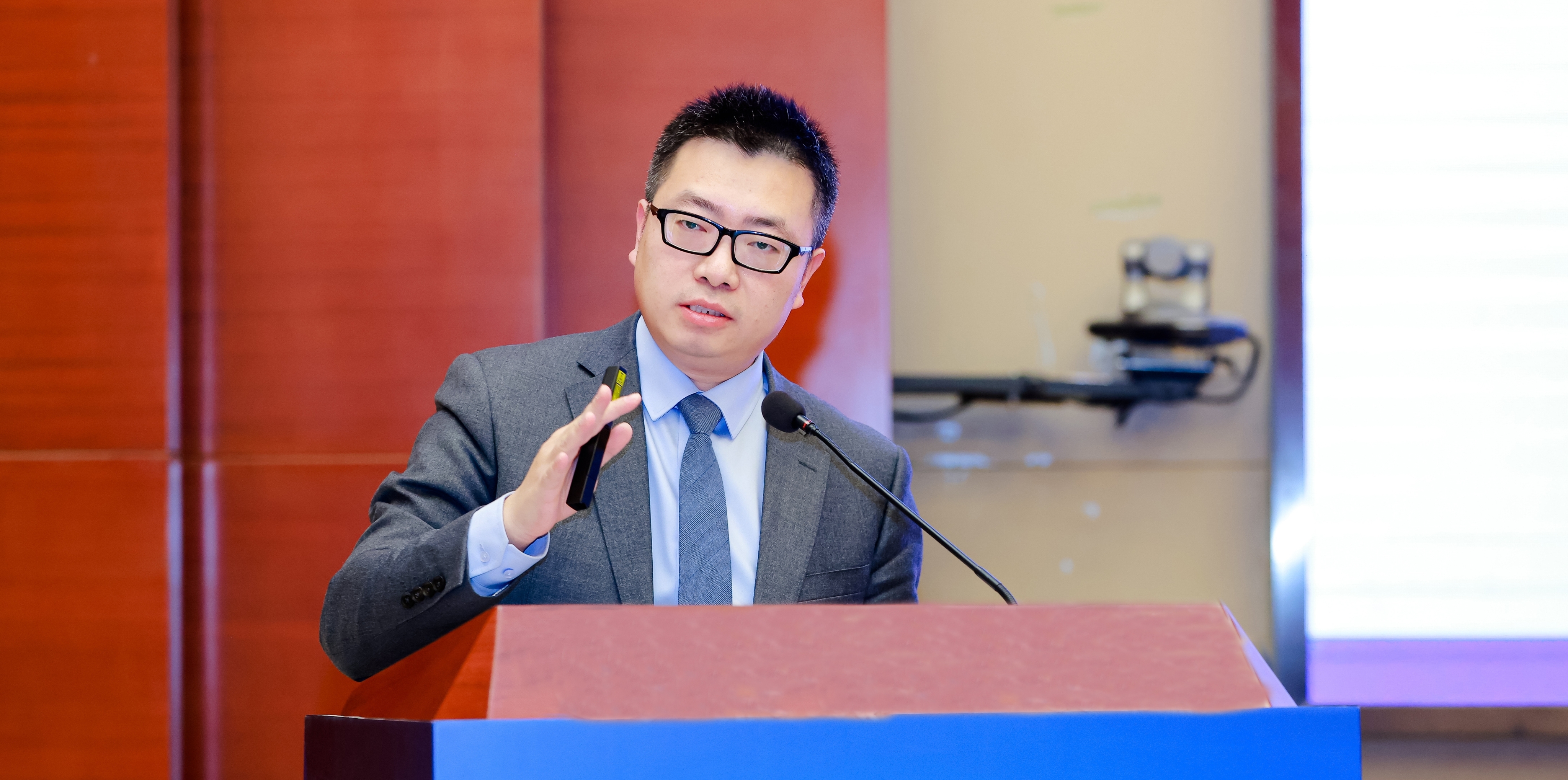 張皓亮在中國中小企業(yè)權(quán)益保障論壇上發(fā)言 張皓亮在中國中小企業(yè)權(quán)益保障論壇上發(fā)言