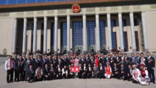 光榮屬于勞動者！幸福屬于勞動者！