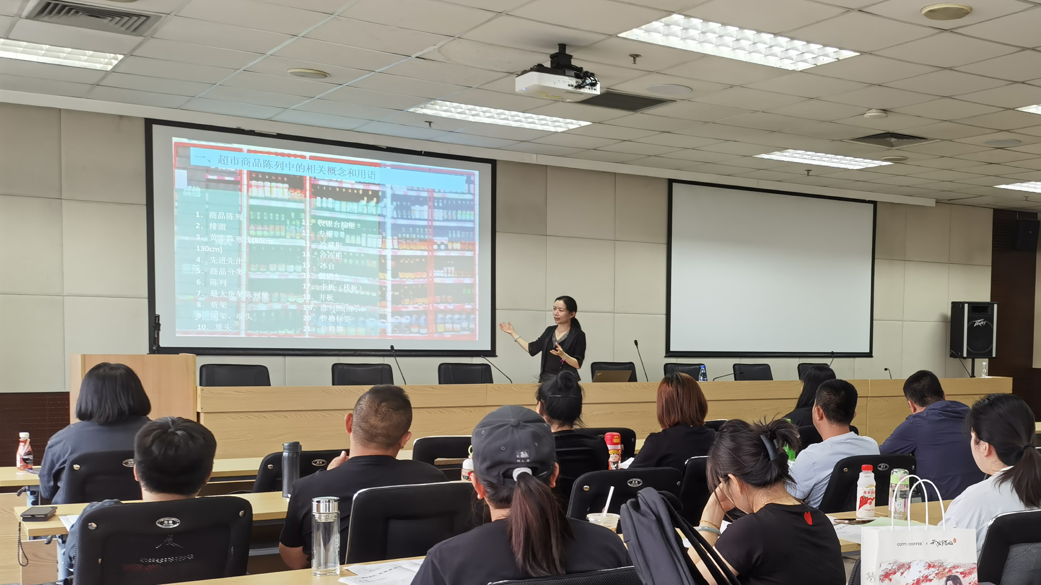 羅興文同志工作照2